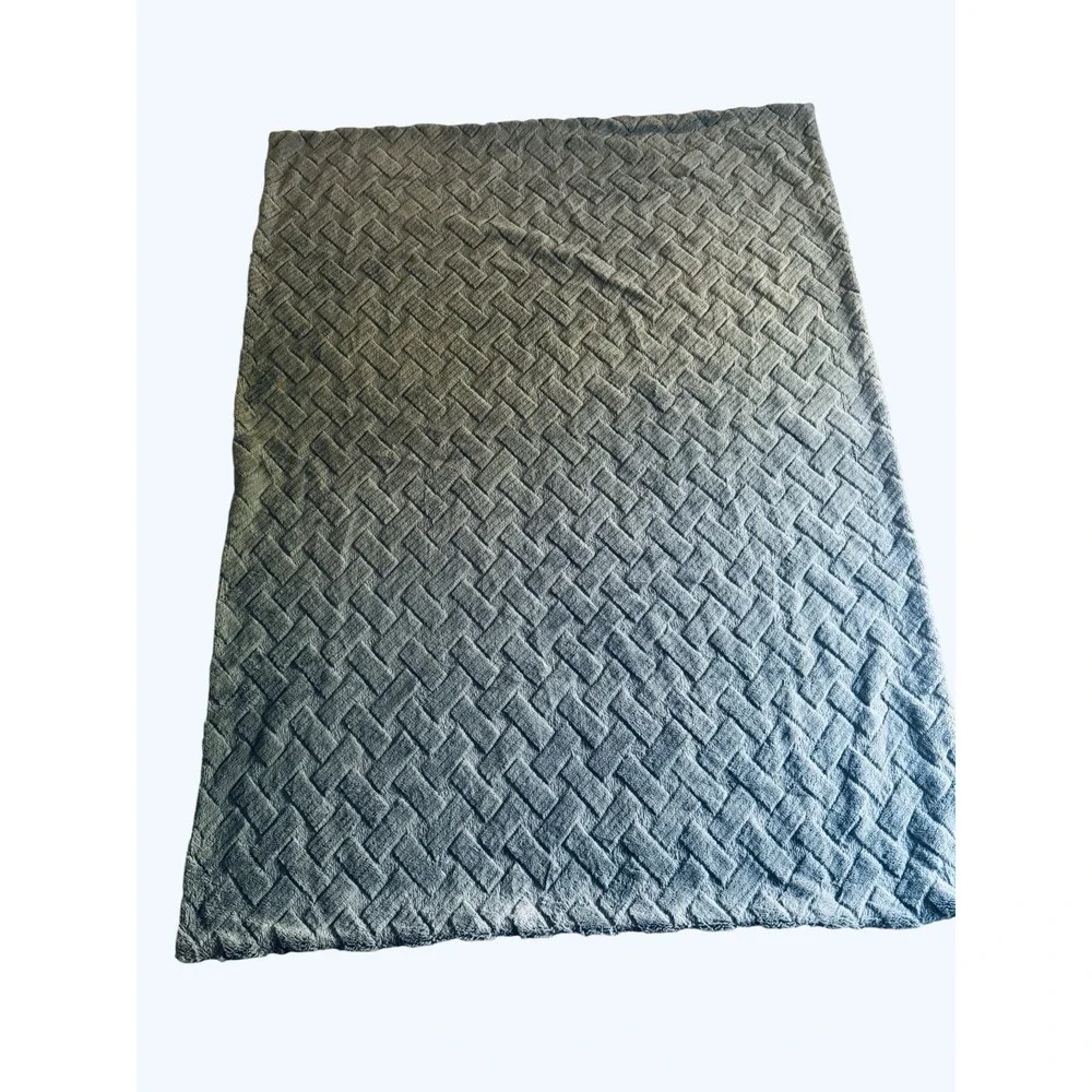KOOLABURRA BY UGG THROW BLANKET SOFT FAUX FUR FLEECE GRAY 50 X 70 REVERSIBLE EUC